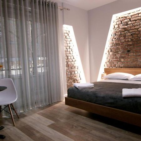 Koni'S Studio Apartments Тирана Экстерьер фото
